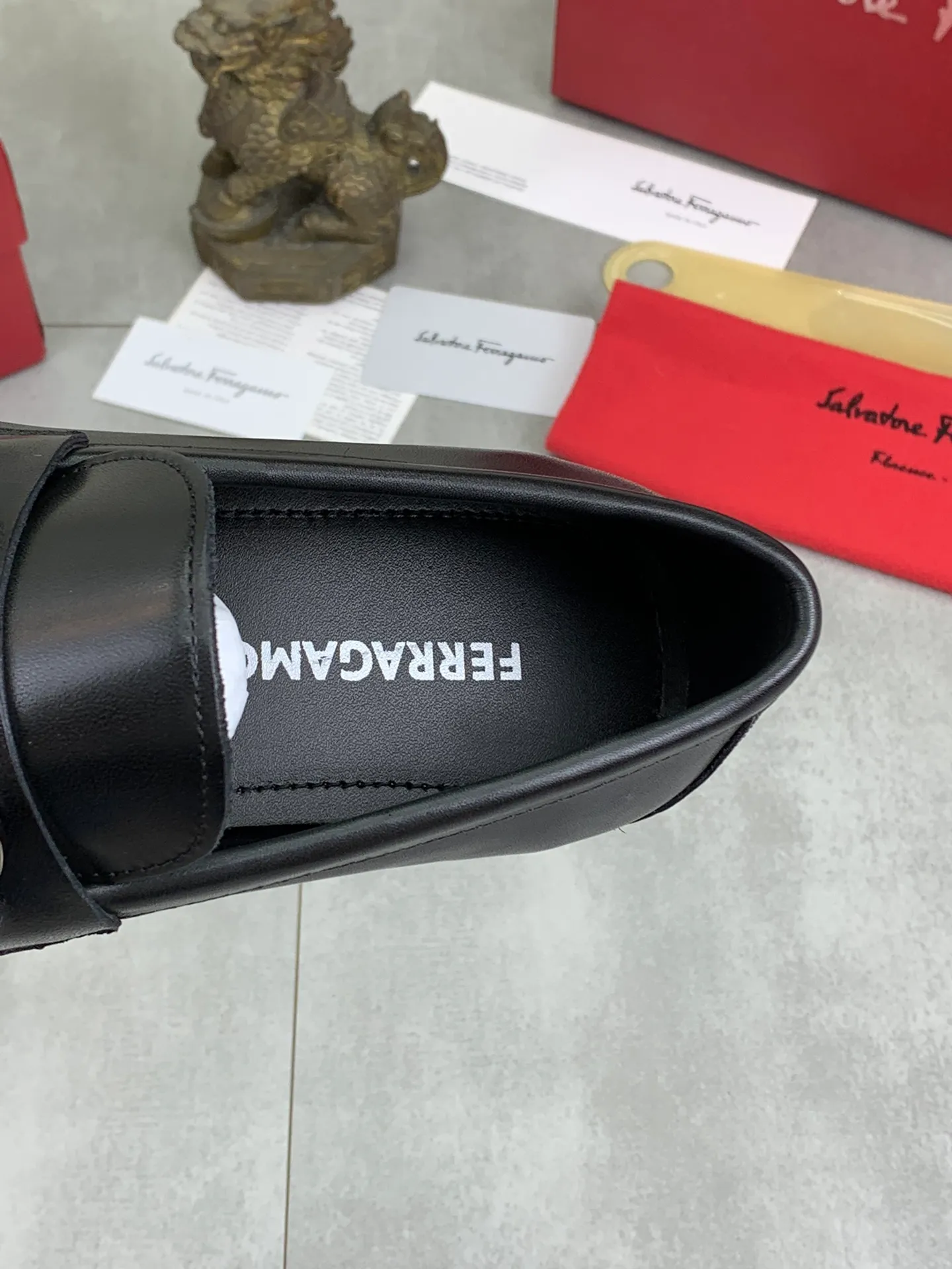 Men's Men's Shoes 💰P460💰[New Style] Water-dyed Niuli 🆘[Salvatore Ferragamo] Ferragamo's latest casual business leather shoes for men! Available at counters simultaneously! The fabric is made of specially imported original calfskin, the lining is made of imported water-dyed cowhide, and the original combination outsole is absolutely luxurious and leads the fashion trend. Matching code: 38-45; 3️⃣ colors available